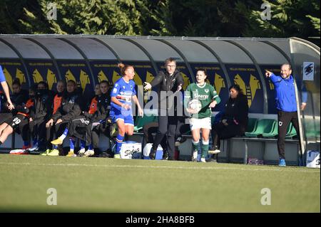 Entraîneur en chef Antonio Cincotta de Sampdoria et Aurora de Sanctis (Vérone) pendant Hellas Verona femmes vs UC Sampdoria, football italien Serie A Women Match à Vérone, Italie, décembre 11 2021 Banque D'Images