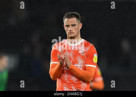 DERBY, GBR.DÉC 11th Jerry Yates of Blackpool a l'air abattu lors du match de championnat Sky Bet entre Derby County et Blackpool au Pride Park, Derby, le samedi 11th décembre 2021.(Credit: Jon Hobley | MI News) Credit: MI News & Sport /Alay Live News Banque D'Images