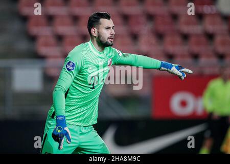 UTRECHT, PAYS-BAS - DÉCEMBRE 11 : gardien de but Eric Oelschlagel du FC Utrecht lors du match néerlandais Eredivisie entre le FC Utrecht et les aigles Vas-y à Galgenwaard le 11 décembre 2021 à Utrecht, pays-Bas (photo de Broer van den Boom/Orange Pictures) Banque D'Images