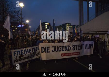 Berlin, Allemagne.11th décembre 2021.Manifestation de l'AFD contre la politique de vaccination à Berlin, organisée par la jeune alternative pour l'Allemagne, l'aile jeunesse du parti d'extrême droite alternative pour l'Allemagne.(Credit image: © Michael Kuenne/PRESSCOV via ZUMA Press Wire) Banque D'Images