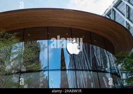 Bangkok, Thaïlande - décembre 2021 : Apple Store avec logo Apple à Bangkok au Central World, le deuxième, le plus grand magasin Apple en Thaïlande Banque D'Images