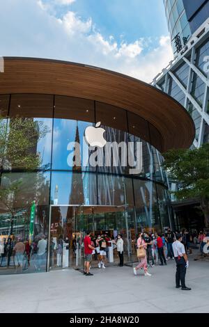 Bangkok, Thaïlande - décembre 2021 : Apple Store avec logo Apple à Bangkok au Central World, le deuxième, le plus grand magasin Apple en Thaïlande Banque D'Images