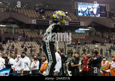 Zhou Guanyu (chn), Uni-Virtuosi Racing, Dallara F2, portrait lors de la ronde 8th du Championnat de Formule 2 de la FIA 2021 du 10 au 12 décembre 2021 sur le circuit Yas Marina, à Yas Island, Abu Dhabi - photo: Sebastian Rozendaal/DPPI/LiveMedia Banque D'Images