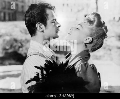 Serge Reggiani, Simone Signoret, sur le tournage du film français, Casque d'Or, Paris film, DisCina International, 1952 Banque D'Images