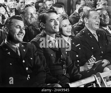 Gregory Peck, Angie Dickinson, sur le tournage du film, « Captain Newman, M.D. », Universal Pictures, 1963 Banque D'Images