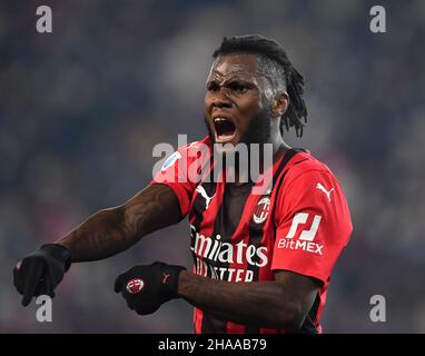 Udine, Italie.11th décembre 2021.Frank Kessie, de l'AC Milan, réagit lors d'un match de football de série A entre Udinese et l'AC Milan à Udine, en Italie, le 11 décembre 2021.Credit: STR/Xinhua/Alay Live News Banque D'Images