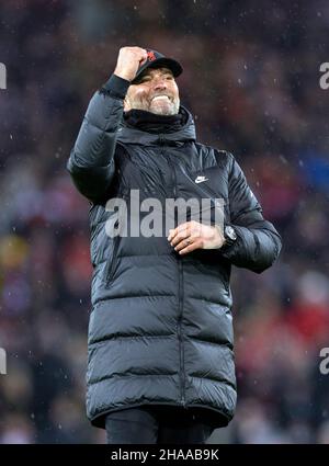 Liverpool, Grande-Bretagne.11th décembre 2021.Jurgen Klopp, directeur de Liverpool, célèbre après le match de la première Ligue anglaise entre Liverpool et Aston Villa à Liverpool, en Grande-Bretagne, le 11 décembre 2021.Credit: STR/Xinhua/Alay Live News Banque D'Images