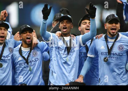 11 décembre 2021 : le New York City FC fête après un match entre le New York City FC et Portland Timbers à Providence Park à Portland, OREGON.Le New York City FC a remporté 1-1 coups de pied pour remporter la coupe MLS 2021.Sean Brown/CSM Banque D'Images