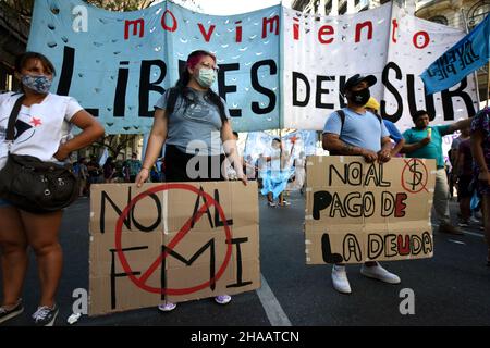 Buenos Aires, Argentine.11th décembre 2921.Protestation à Buenos Aires contre le paiement de la dette Argentine au Fonds monétaire international.Sous le slogan : la dette est avec le peuple et non avec le Fonds monétaire international.Credit: Nicolas Parodi/Alay Live News Banque D'Images