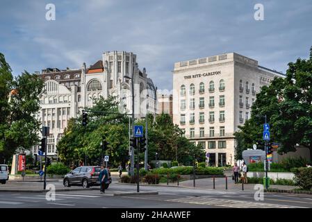 Budapest, Hongrie 18.08.2021.L'hôtel Ritz-Carlton dans la vieille ville de Budapest, un matin ensoleillé d'été Banque D'Images