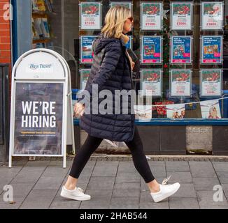 'Staff Vacances' Hays Travel UK Holiday business location; High Street Retail shops publicité pour le personnel à Southport, Royaume-Uni Banque D'Images