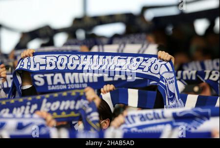 Ville de Bochum, Allemagne.11th décembre 2021. Firo: 11.12.2021, Fuvuball, 1st Bundesliga, saison 2021/2022,VFL Bochum - BVB, Borussia Dortmund 1: 1 fans de Bochum, foulards crédit: dpa/Alamy Live News Banque D'Images