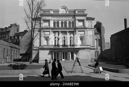 Poznañ, 1949-04-23.Gmach Teatru Polskiego. wb PAPPoznan, 23 avril 1949.Le bâtiment Polski Theatre. wb PAP Banque D'Images