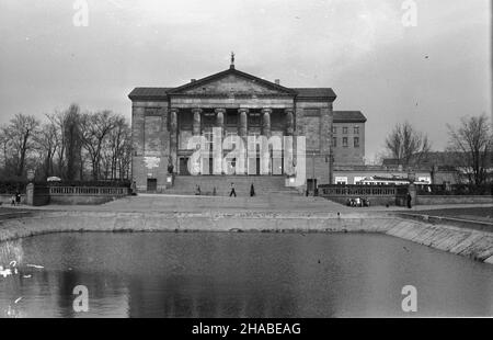 Poznañ, 1949-04-23.Gmach Teatru Wielkiego im.Stanis³awa Moniuszki. wb PAPPoznan, 23 avril 1949.Le Stanislaw Moniuszko Grand Theatre. wb PAP Banque D'Images