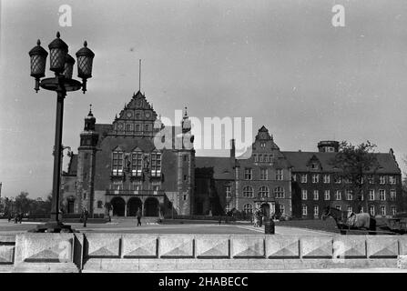 Poznañ, 1949-04-23.Aula Uniwersyteu Adama Mickiewicza i Collegium moins. wb PAPPoznan, 23 avril 1949.Le Collegium moins de l'Université Adam Mickiewicz et son Grand Auditorium. wb PAP Banque D'Images