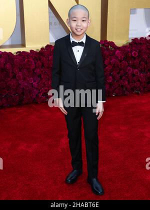 BEVERLY HILLS, LOS ANGELES, CALIFORNIE, États-Unis - DÉCEMBRE 11 : l'acteur Jayden Zhang arrive au Gala annuel inoubliable des prix asiatiques américains 19th qui s'est tenu à l'hôtel Beverly Hilton le 11 décembre 2021 à Beverly Hills, Los Angeles, Californie, États-Unis.(Photo de Xavier Collin/image Press Agency/Sipa USA) Banque D'Images