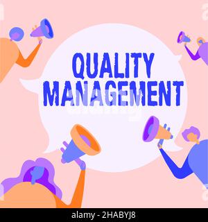 Inspiration montrant la gestion de la qualité des panneaux.Idée d'entreprise maintenir le niveau d'excellence Services de produits de haute qualité les gens de dessin tenant leur Banque D'Images