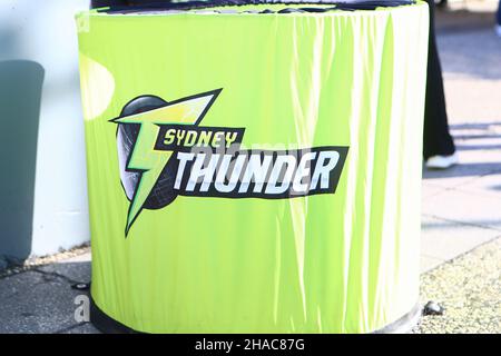 12th décembre 2021 ; Sydney Showground Stadium, Sydney Olympic Park, Nouvelle-Galles du Sud, Australie : match DE cricket DE la Big Bash League, Sydney Thunder versus Melbourne Stars : Sydney Thunder Bucket Holder Banque D'Images