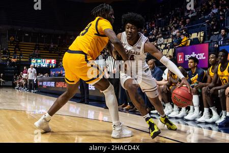 Décembre 11 2021 Berkeley CA, États-Unis Santa Clara gardien Jalen Williams (24) va au panier pendant le jeu de basket-ball des hommes NCAA entre Santa Clara Broncos et les Golden Bears de Californie.La Californie a gagné 72-60 au Hass Pavilion Berkeley Californie Thurman James / CSM Banque D'Images