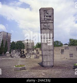 Varsovie 07,1981.Zespó³ pomnikowy Muzeum Wiêzienia Pawiak.Poci³owskiej. obélisque autorstwa Zofii¿. msa PAP/Leszek £o Dok³adny yñski dzieñ wydarzenia nieustalony.Varsovie, juillet 1981.Le musée commémoratif de la prison de Pawiak.Photo : un obélisque de Zofia Pocilowska. msa PAP/Leszek Lozynski jour d'événement inconnu Banque D'Images