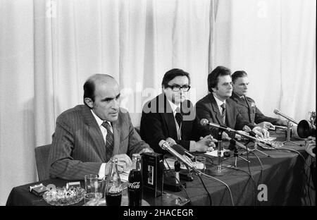 Varsovie, 1982-01-27.Konferencja prasowa W Centrum Prasowym Ministerstwa SpRAW Zagranicznych na temat dzia³añ wywiadu Stanów Zjednoczonych W Polsce. dl PAP/CAF/Marek LangdaVarsovie, le 27 janvier 1982.Une conférence de presse au Centre de presse du Ministère des Affaires étrangères sur les activités de renseignement des Etats-Unis en Pologne. dl PAP/CAF/Marek Langda Banque D'Images