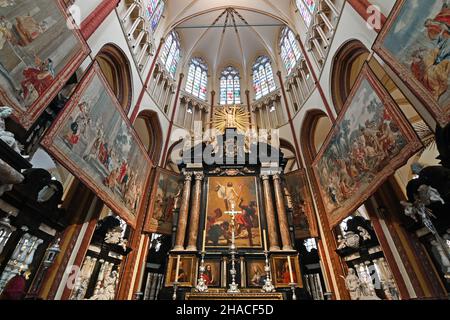 Choeur richement décoré de la cathédrale Saint-Salvator de Bruges Banque D'Images