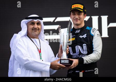 Zhou Guanyu (chn), Uni-Virtuosi Racing, Dallara F2, portrait lors de la ronde 8th du Championnat de Formule 2 de la FIA 2021 du 10 au 12 décembre 2021 sur le circuit Yas Marina, à Yas Island, Abu Dhabi - photo: Sebastian Rozendaal/DPPI/LiveMedia Banque D'Images