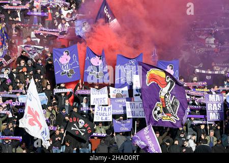 Florence, Italie.11th décembre 2021.Les supporters de l'ACF Fiorentina pendant la série Un match entre Fiorentina et US Salernitana 1919 au Stadio Artemio Franchi, Florence, Italie, le 11 décembre 2021.Credit: Giuseppe Maffia/Alay Live News Banque D'Images