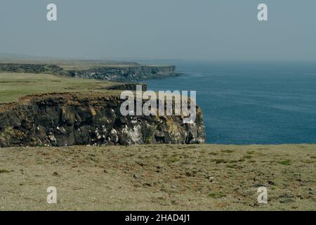 Paysage de la nature de l'Islande sur Arnarstapi Snaefellsnes.Port d'Arnarstapi, Islande.Photo de haute qualité Banque D'Images