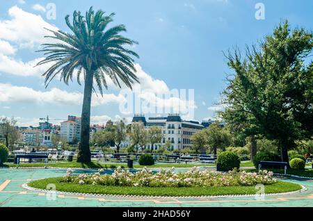 SANTANDER, ESPAGNE - 9 JUILLET 2021: Vue du jardin Piquio, un parc à Santander, Espagne, à côté de la plage de Sardinero Banque D'Images