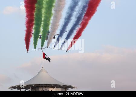 Abu Dhabi, Abu Dhabi.12th décembre 2021.Atmosphère de la grille - affichage de l'air.12.12.2021. Championnat du monde de Formule 1, Rd 22, Grand Prix d'Abu Dhabi, circuit Yas Marina, Abu Dhabi, jour de la course.Le crédit photo doit être lu : images XPB/Press Association.Crédit : XPB Images Ltd/Alamy Live News Banque D'Images