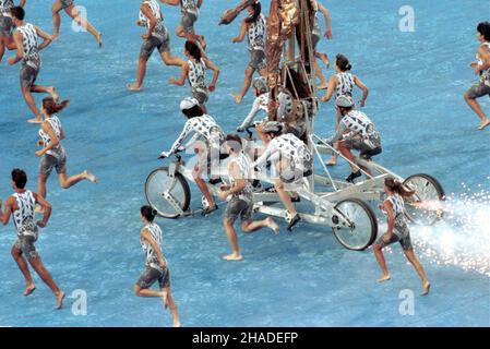 Barcelone, Hiszpania, 25.07.1992.XXV Letnie Igrzyska Olimpijskie W Barcelonie, ceremonia otwarcia.(m.) PAP/Piotr Teodor WalczakBarcelone, Espagne, 25.07.1992.XXV Jeux Olympiques d'été à Barcelone, cérémonie d'ouverture.(m.) PAP/Piotr Teodor Walczak Banque D'Images