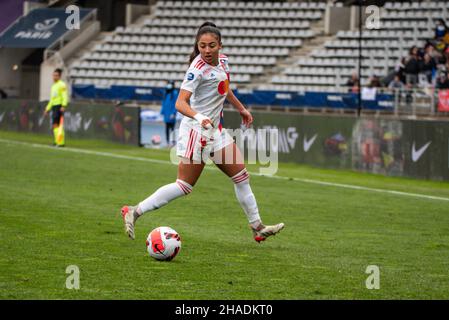 Selma Bacha de l'Olympique Lyonnais contrôle le ballon lors du championnat féminin de France D1 Arkema football match entre le FC Paris et l'Olympique Lyonnais le 12 décembre 2021 au stade de Charlety à Paris, France - photo Melanie Laurent / A2M Sport Consulting / DPPI Banque D'Images