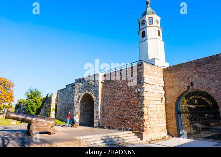 Porte et tour de Sahat, Parc Kalemegdan, Belgrade, Serbie Banque D'Images