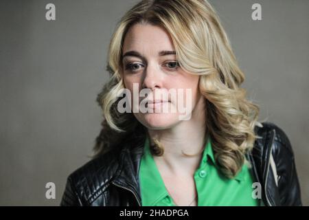 Londres, Royaume-Uni. 12 décembre 2021. Dehenna Davison, députée, politicienne du Parti conservateur, députée de Bishop Aukland depuis 2019, quitte aujourd'hui le siège de la BBC à Londres après une apparition au Andrew Marr Show. Davison co-anime également une émission diffusée le dimanche matin sur GB News. Crédit : Imageplotter/Alamy Live News Banque D'Images