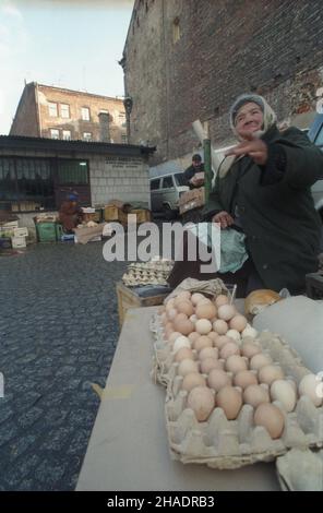 Varsovie 01,1994.Handel detaliczny na Bazarze Ró¿yckiego na Pradze. msa PAP/Teodor Walczak Dok³adny dzieñ wydarzenia nieustalony.Varsovie 01,1994.Marché de Rozyckiego dans le quartier de Praga. msa PAP/Teodor Walczak jour d'événement inconnu Banque D'Images