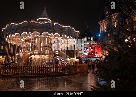 L'esprit magique du marché de Noël à Paris, en France. Banque D'Images