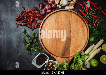 Nourriture saine sélection de nourriture propre.Herbes et épices divers légumes biologiques placés sur la table.Matières premières de préparation de la cuisson. Banque D'Images