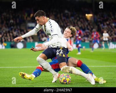 Londres, Royaume-Uni.12th décembre 2021.Crystal Palace Conor Gallagher et Everton Ben Godfrey lors du match de première ligue entre Crystal Palace et Everton au Selhurst Park, Londres, Angleterre, le 12 décembre 2021.Photo par Andrew Aleksiejczuk/Prime Media Images.Crédit : Prime Media Images/Alamy Live News Banque D'Images