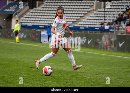 Selma Bacha de l'Olympique Lyonnais contrôle le ballon lors du championnat féminin de France D1 Arkema football match entre le FC Paris et l'Olympique Lyonnais le 12 décembre 2021 au stade de Charlety à Paris, France - photo: Melanie Laurent/DPPI/LiveMedia Banque D'Images