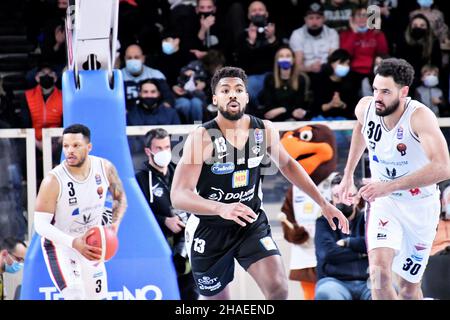 Trento, Italie.12th décembre 2021.Wesley Saunders (Dolomiti energia Trentino) pendant Dolomiti Energia Trentino vs Bertram Derthona Tortona, Italien Basketball A Serie Championship à Trento, Italie, décembre 12 2021 crédit: Independent photo Agency/Alamy Live News Banque D'Images