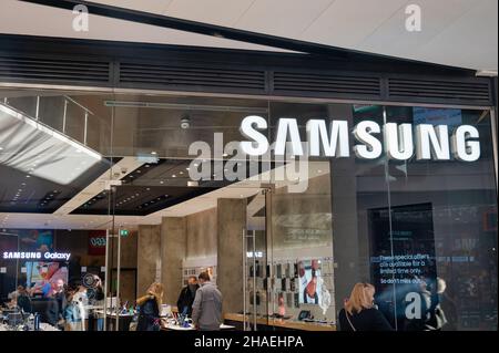 Édimbourg, Écosse - 20 novembre 2021 : le Samsung Store d'Édimbourg. Banque D'Images