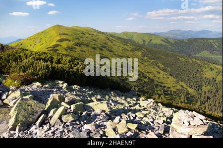 Mont Prasiva et Mont Chokula à Nizke Tatry ou Basse montagne Tatras Karpathos, Slovaquie Banque D'Images