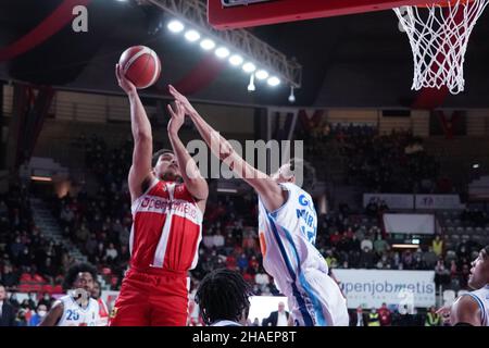 Varese, Italie.12th décembre 2021.-3 Trey Kell OpenJobMetis Varese lors du match de championnat de LBA Italie entre Openjobmestis Varèse vs Devi Napoli basket, à Varèse, Italie, le Dicember 12, 2021.Crédit : Fabio Averna/Alay Live News Banque D'Images