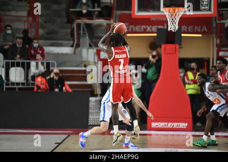 Varese, Italie.12th décembre 2021.-7 Anthony Beane OpenJobMetis Varese lors du match de championnat de LBA Italie entre Openjobmestis Varèse vs Devi Napoli basket, à Varèse, Italie, le Dicember 12, 2021.Crédit : Fabio Averna/Alay Live News Banque D'Images