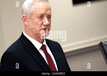 Arlington, États-Unis d'Amérique.09 décembre 2021.Le ministre israélien de la Défense Benjamin 'Benny' Gantz lors de pourparlers bilatéraux avec le secrétaire américain à la Défense Lloyd J. Austin III au Pentagone, le 9 décembre 2021 à Arlington, en Virginie.Credit: Lisa Ferdinando/DOD/Alay Live News Banque D'Images