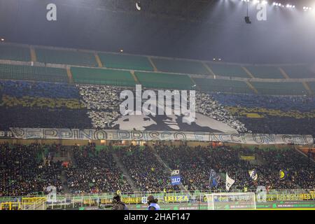 Milan, Italie - décembre 12 2021 - Inter-Cagliari série A - coreography f.c. inter suppoerters for peppino prisco crédit: Christian Santi/Alay Live News Banque D'Images