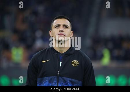 Milan, Italie.12th décembre 2021.Alexis Sanchez pendant Inter - FC Internazionale vs Cagliari Calcio, football italien série A match à Milan, Italie, décembre 12 2021 crédit: Agence de photo indépendante/Alamy Live News Banque D'Images