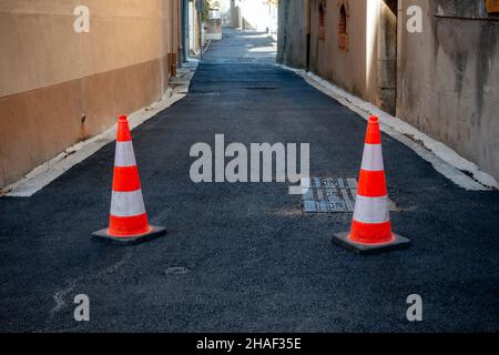 marquage des cônes de signalisation routière bloqués en tout-terrain Banque D'Images