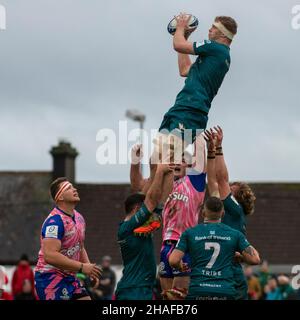 Galway, Irlande.12th décembre 2021.Niall MURRAY de Connacht avec le ballon lors de la Heineken Champions Cup, Round 1, Pool B match entre Connacht Rugby et Stade Francais Paris au Sportsground de Galway, Irlande, le 12 décembre 2021 (photo par Andrew SURMA/ Credit: SIPA USA/Alay Live News Banque D'Images